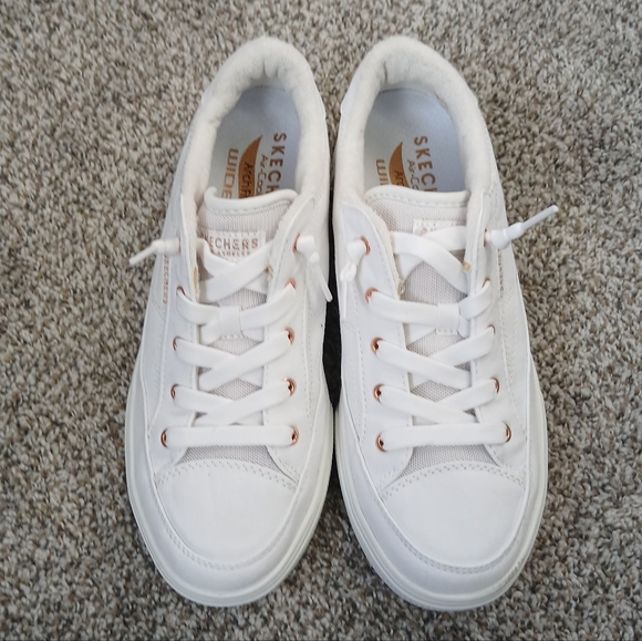 Skechers Women's White Sneakers Size 9 - Picture 3 of 13